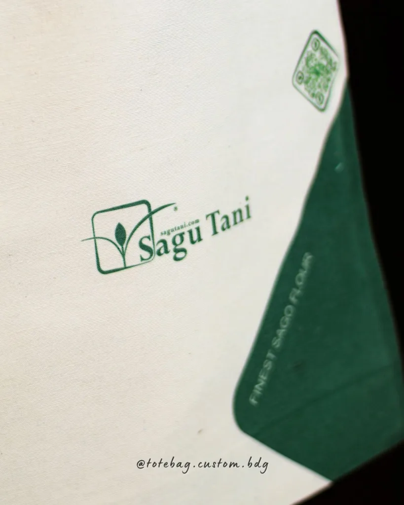 Totebag blacu putih ukuran 25x35 cm dengan sablon logo Sagu Tani, cocok untuk merchandise atau seminar kit