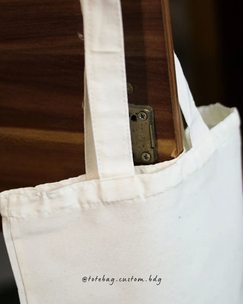 Totebag blacu putih ukuran 25x35 cm dengan sablon logo Sagu Tani, cocok untuk merchandise atau seminar kit