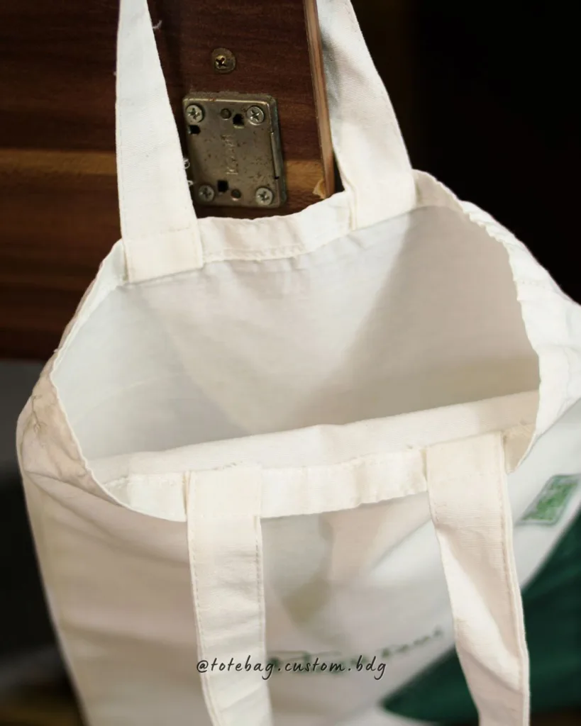 Totebag blacu putih ukuran 25x35 cm dengan sablon logo Sagu Tani, cocok untuk merchandise atau seminar kit